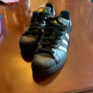 Men’s size 13 adidas superstar like new